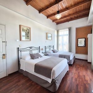 Portico Hotel & Galeria